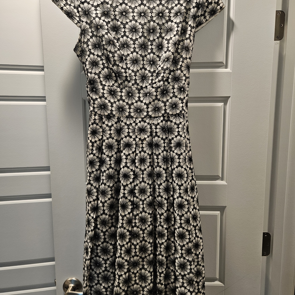 Jones New York Black and White Floral Midi Dress